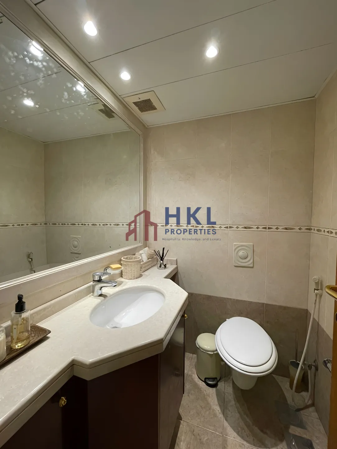 Apartment for sale in Ramlet El Baida, Bayrut, Lebanon