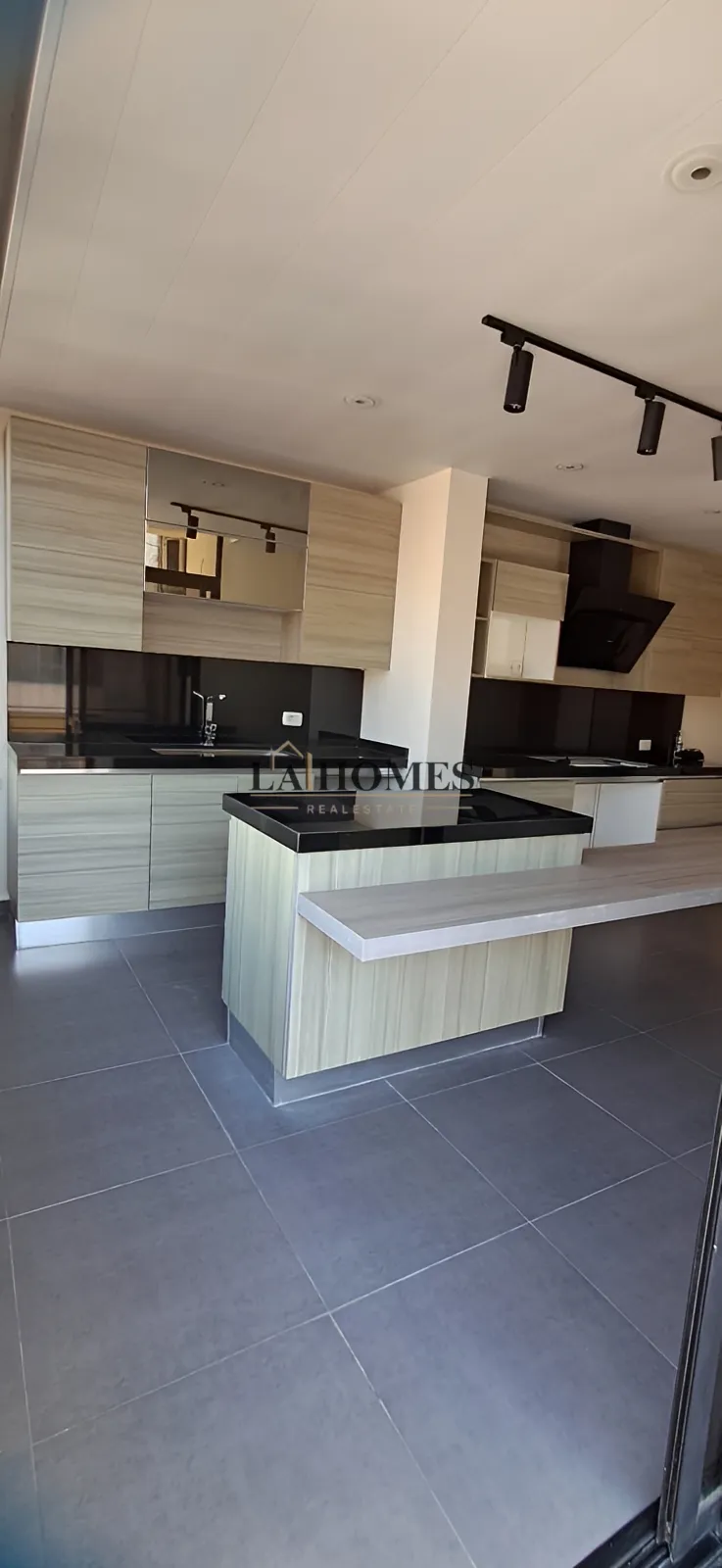 Apartment for rent in Hamra, beirut, lebanon - 4 bed, 4.0 bath