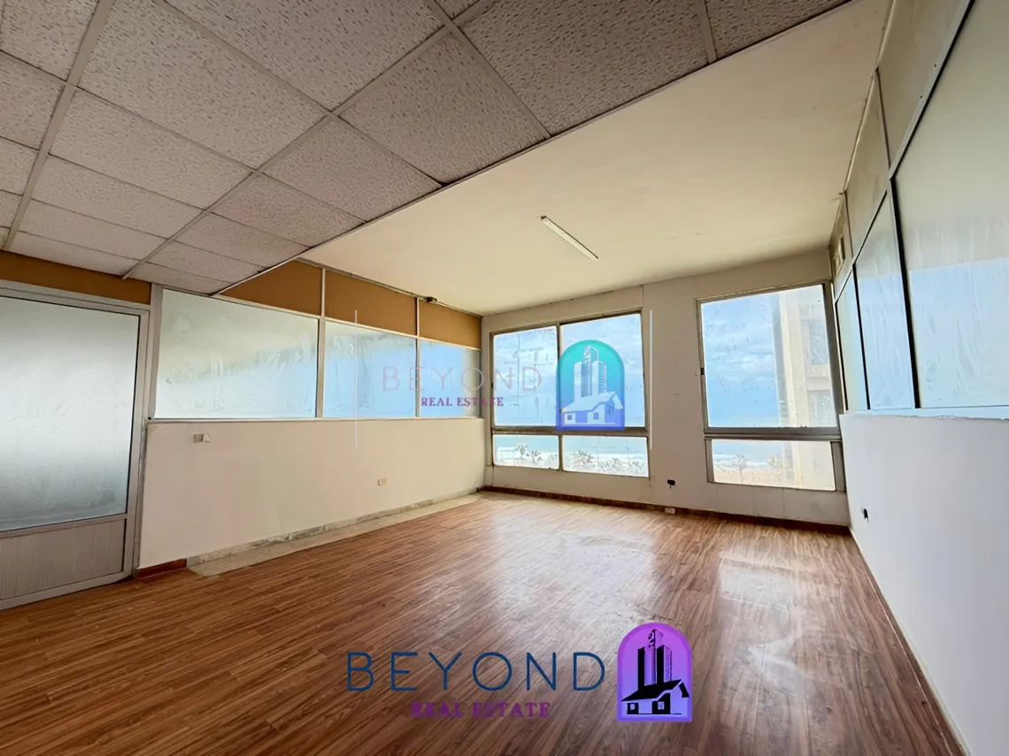Warehouse for rent in Ramlet El Baida, Bayrut, Lebanon