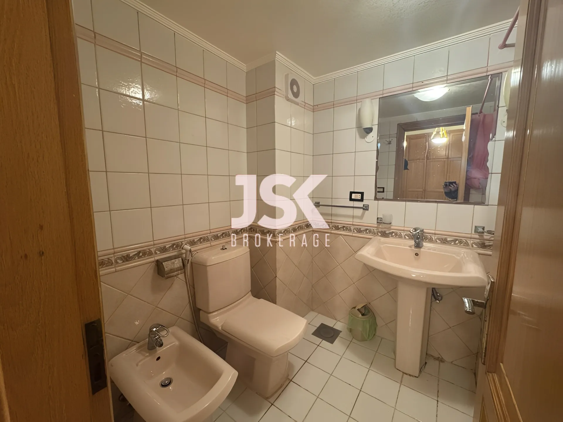 Apartment for Sale in Ramlet El Baida, Bayrut, Lebanon