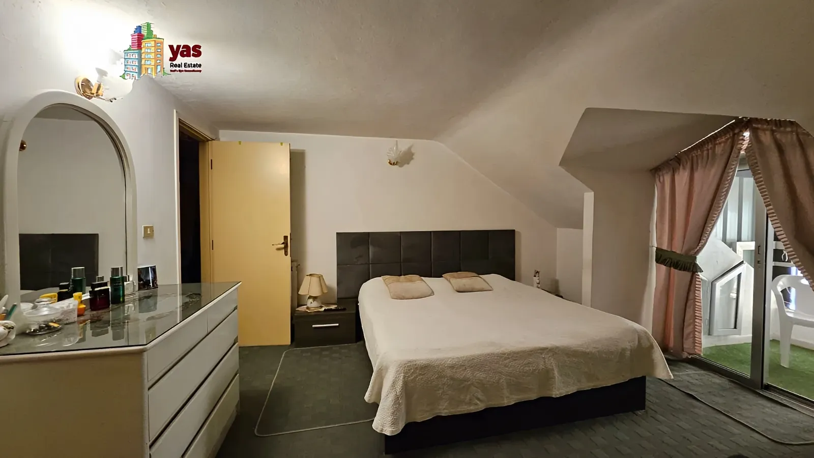 Apartment for Sale in Ballouneh - 5 bed, 3 bath