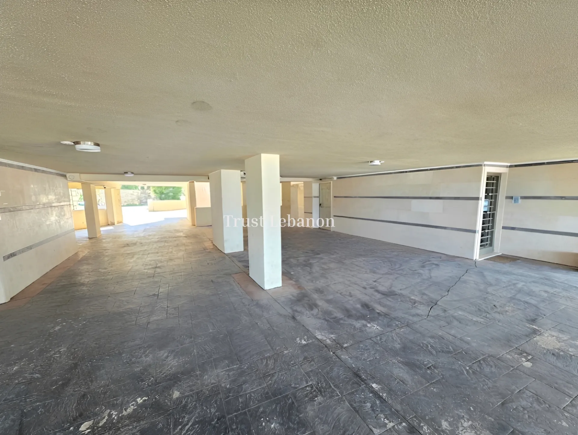 Apartment for sale in Qornet El Hamra, Lebanon