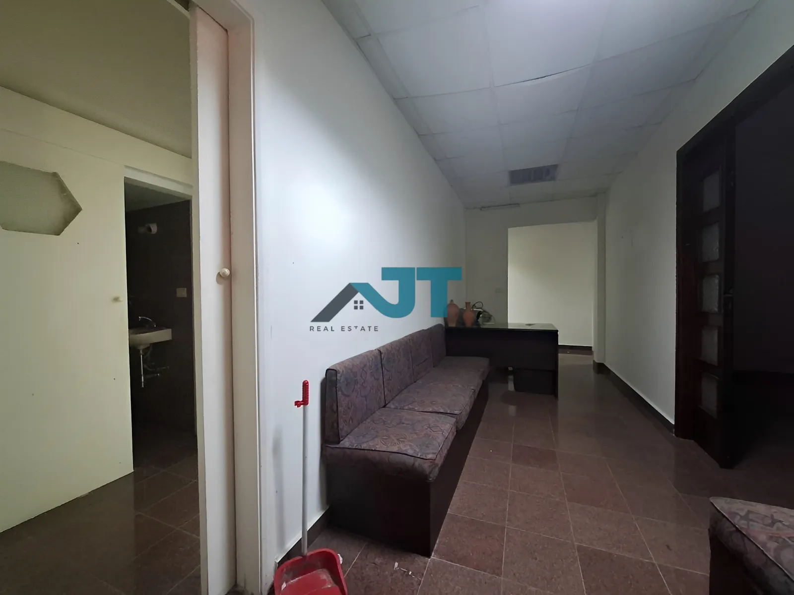 Office for rent in Badaro