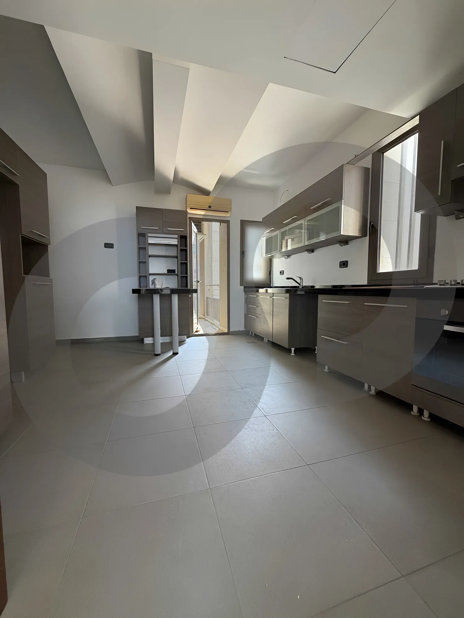 Building for Sale in Aaoukar