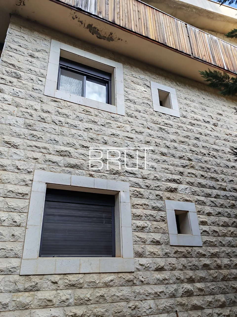 Building for Sale in Aayoun El Siman