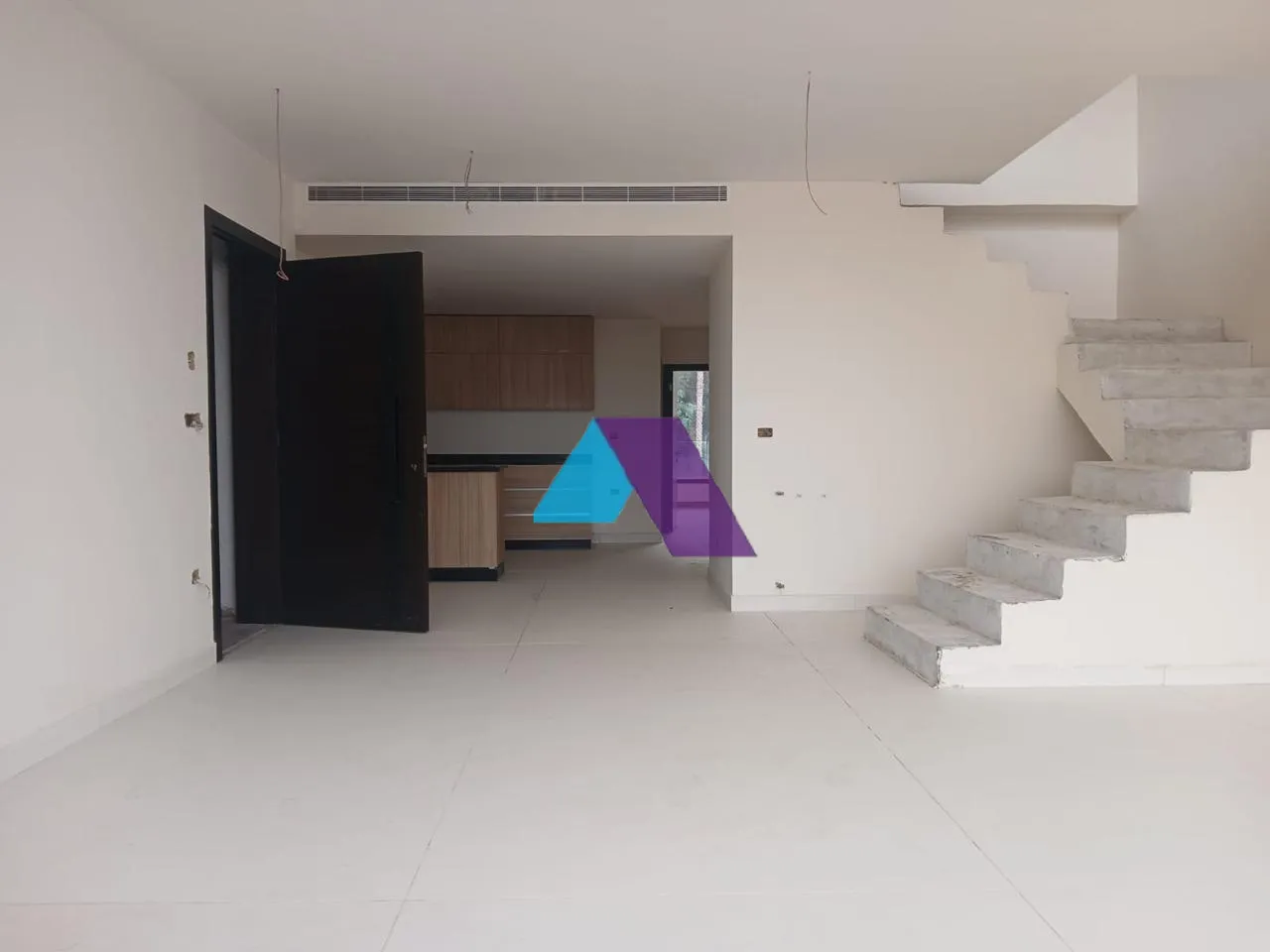 Apartment for Sale in Mansourieh - 4 bed, 2 bath