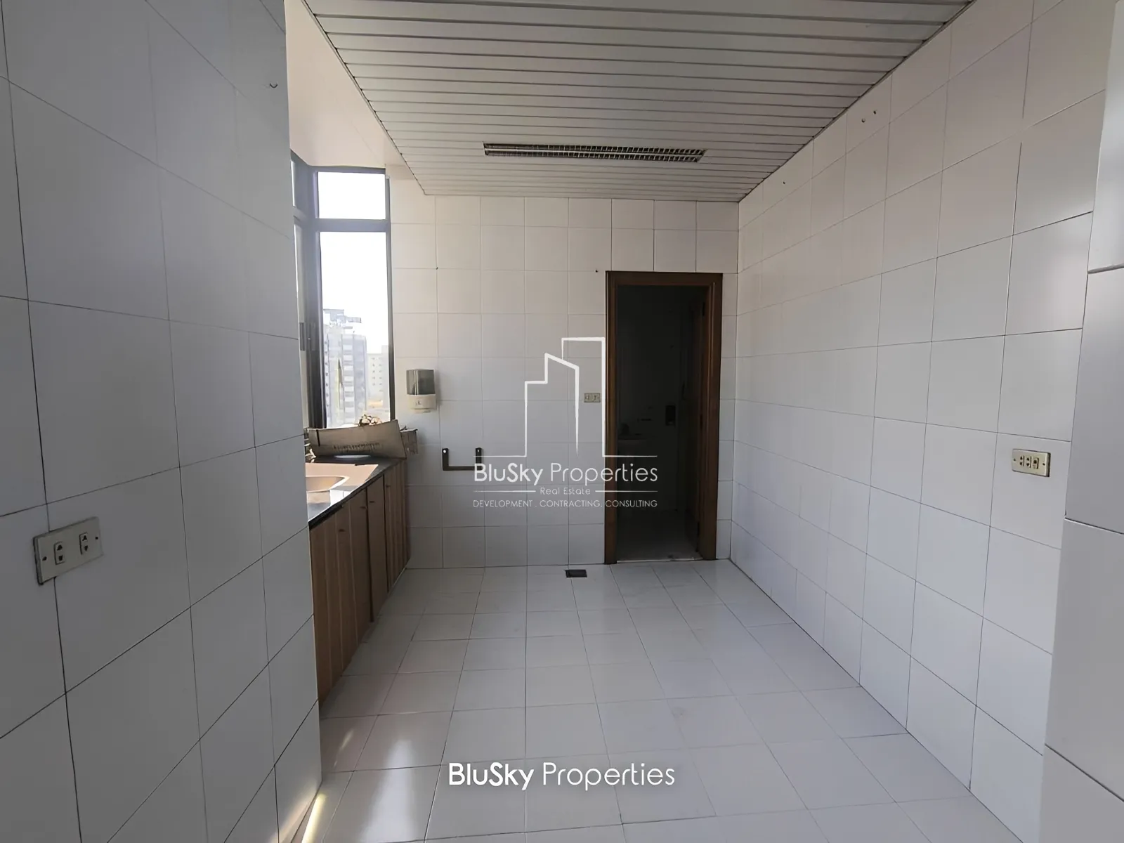 Office for sale in Zalka