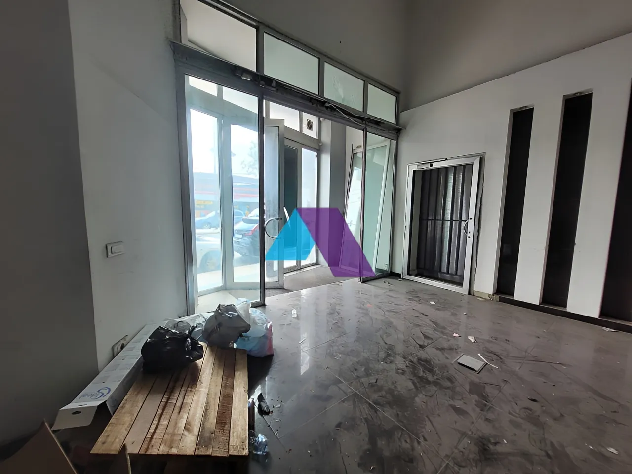 Office for rent in Remeil