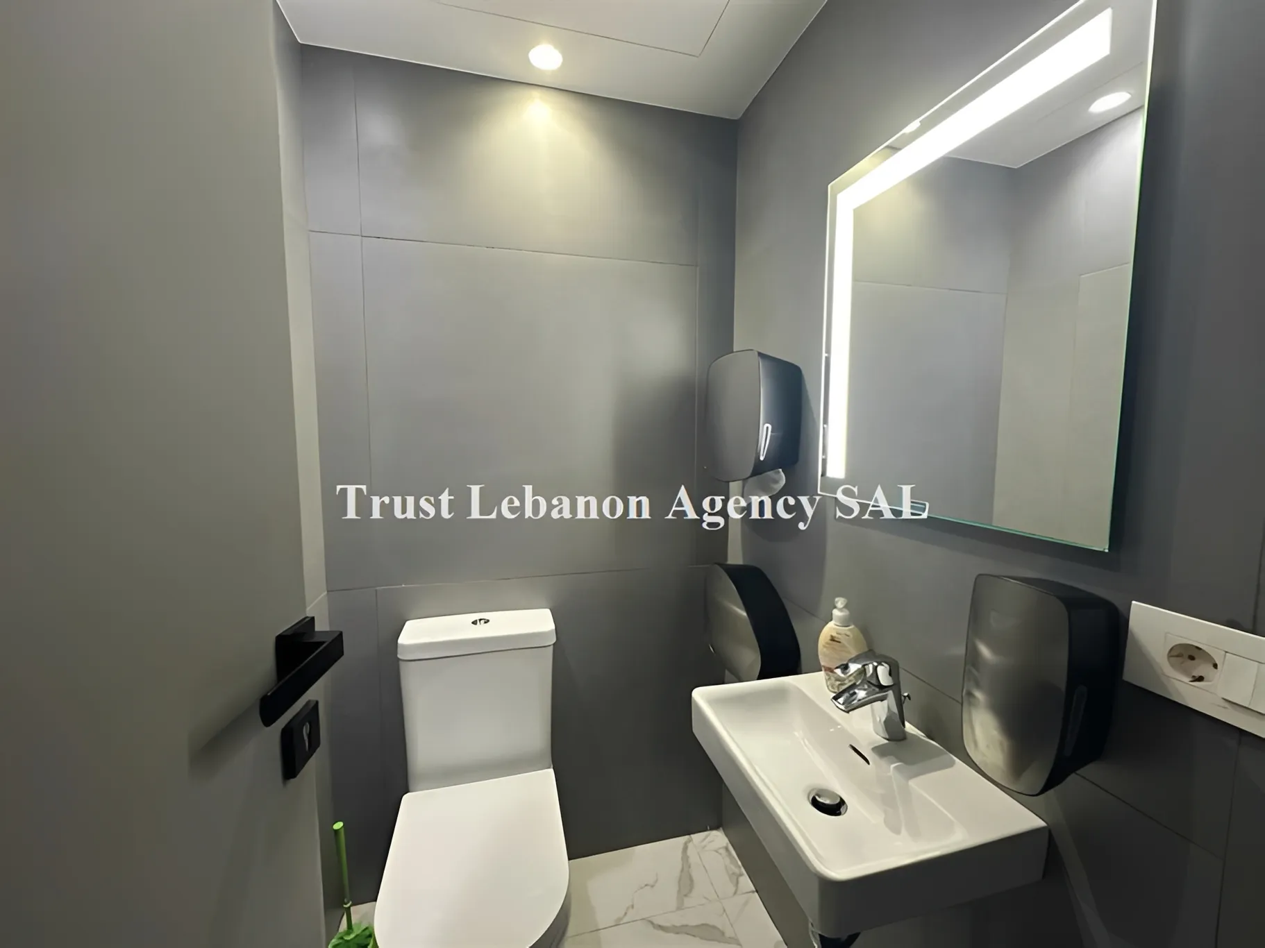 Office for sale in Baabda, Sin El Fil