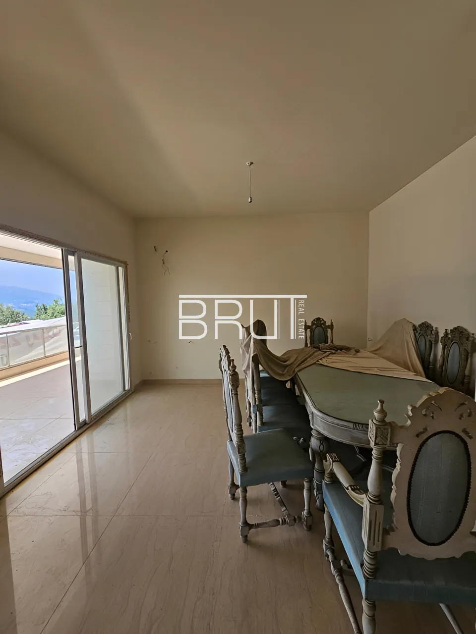 Apartment for Sale in Ballouneh