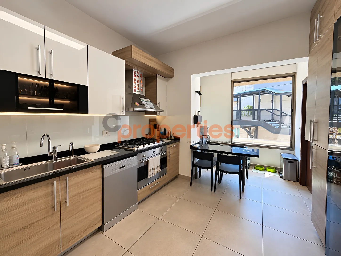Apartment for Rent in Ballouneh