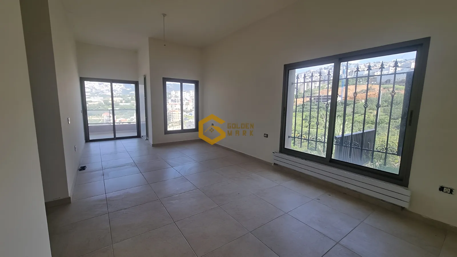 Apartment for Sale in Mazraat Yachoua - 3 bed, 3 bath