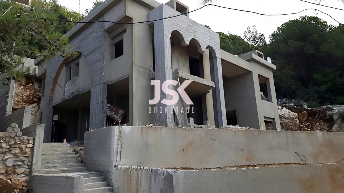 Villa for Sale in Chnaneir, Lebanon - 4 bed, 6 bath