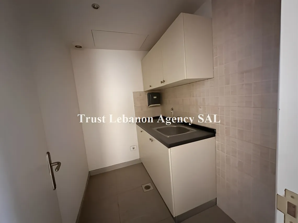 Office for rent in Metn, Sin El Fil