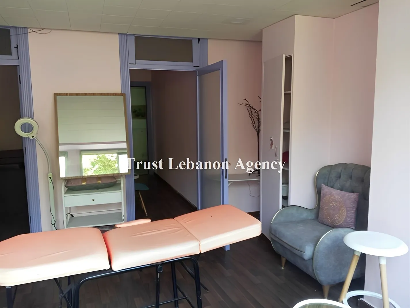Office for rent in Hamra