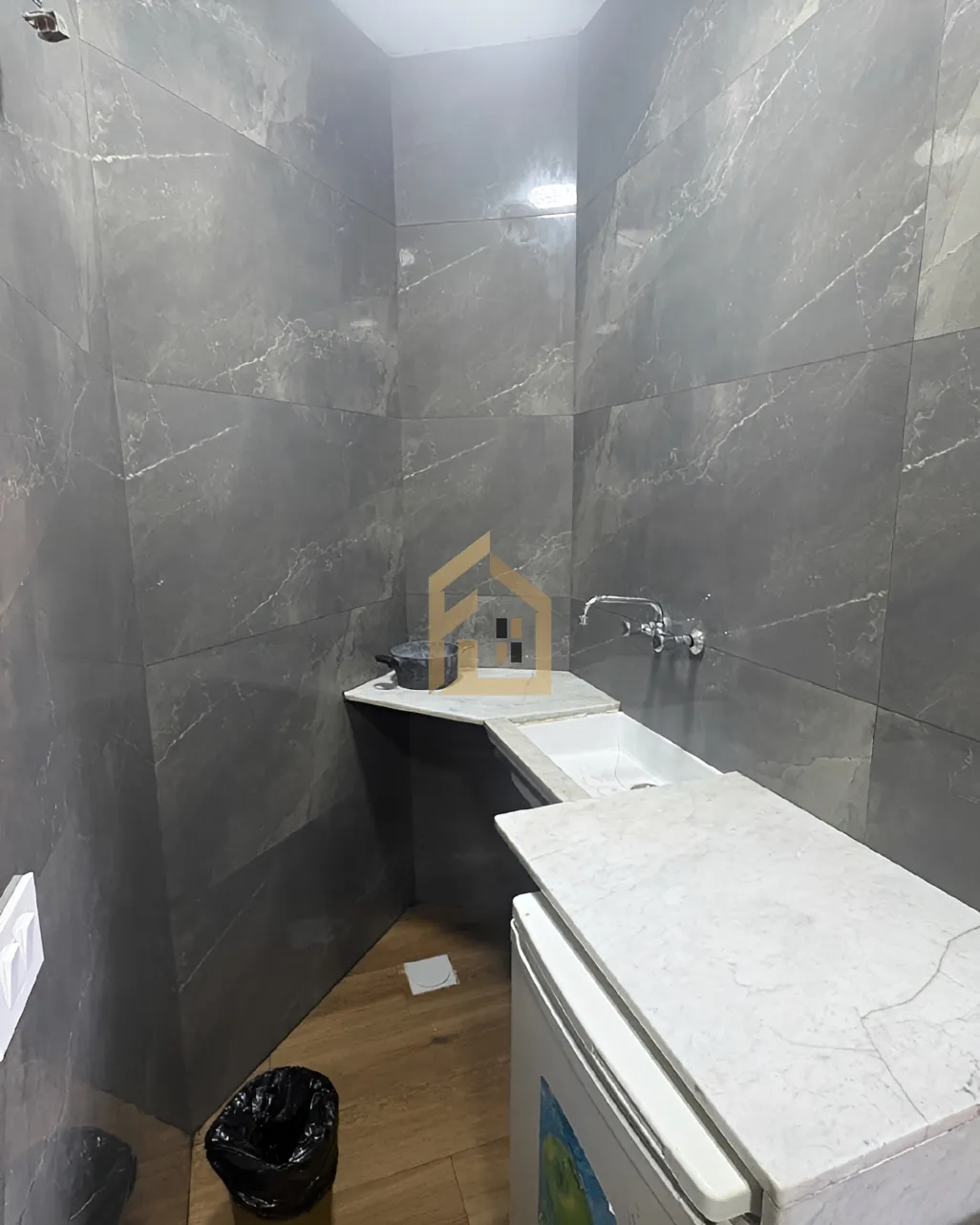 Studio for rent in Raoucheh, Beirut, Lebanon - 1 bed, 1 bath