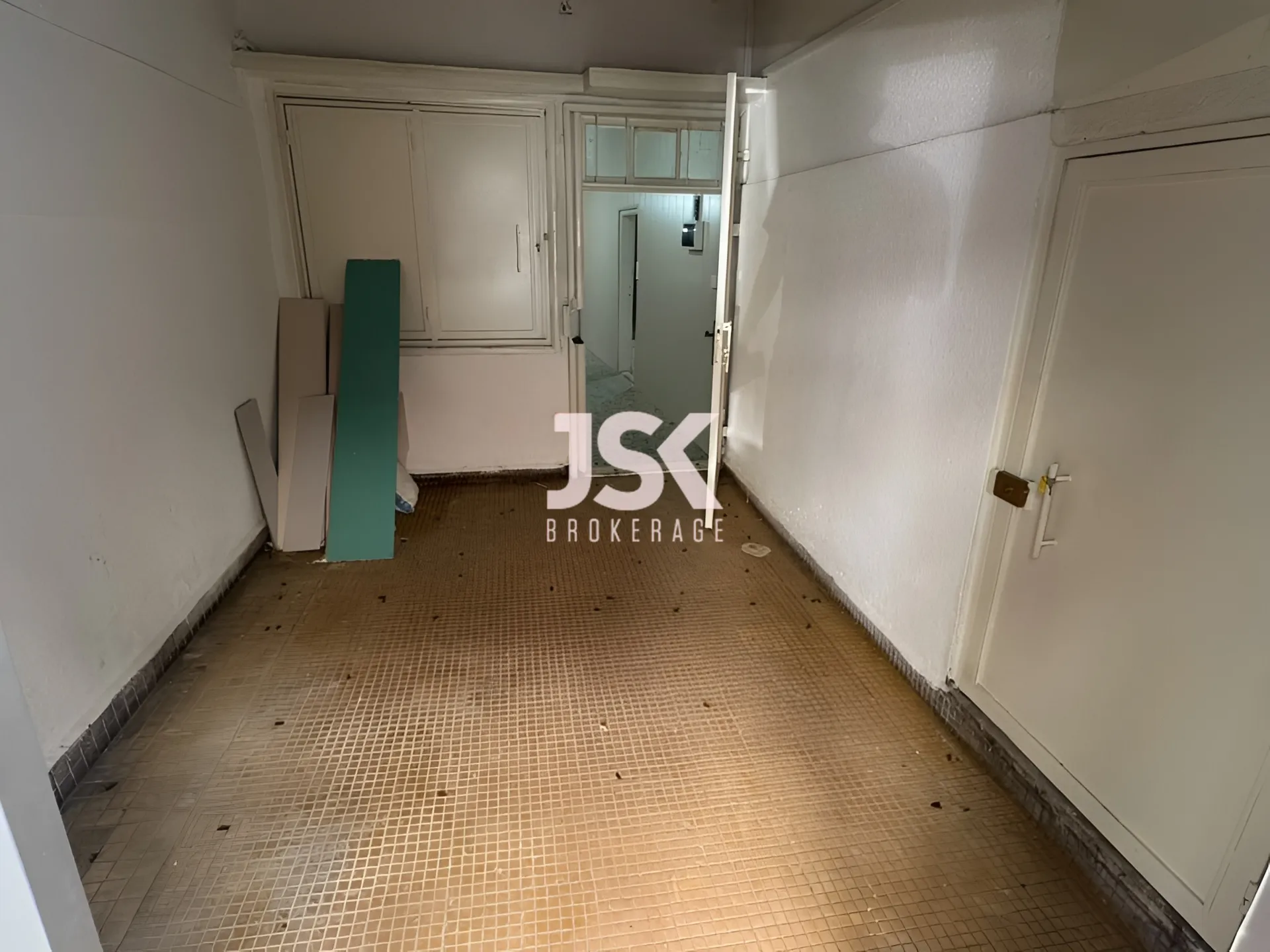 Shop for Rent in Remeil