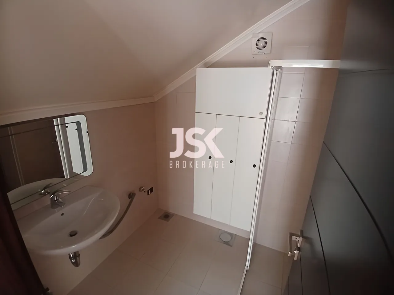 Apartment for Rent in Qornet El Hamra