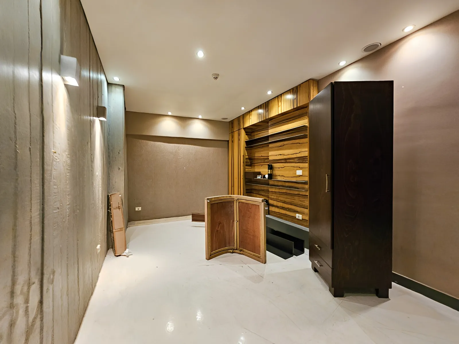 Showroom for Rent in Verdun