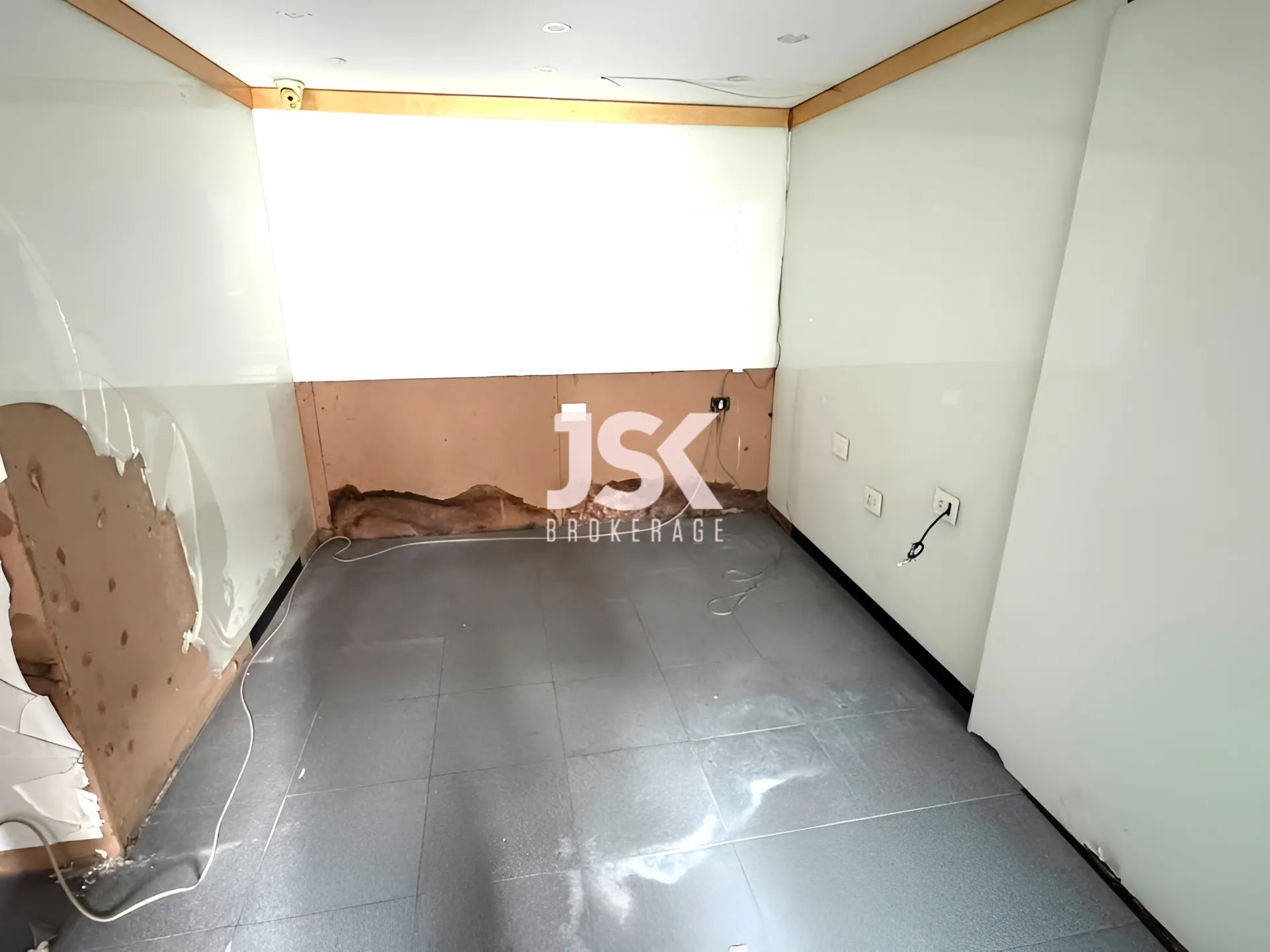 Office for Rent in Ras