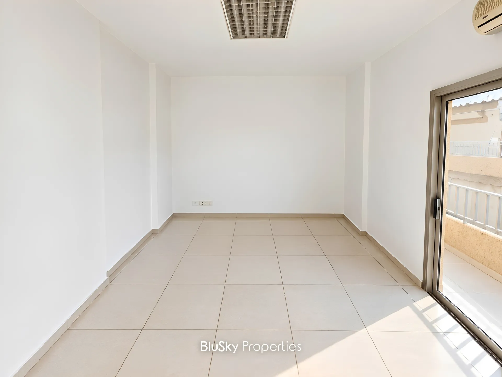 Office for rent in Ain El Remmaneh