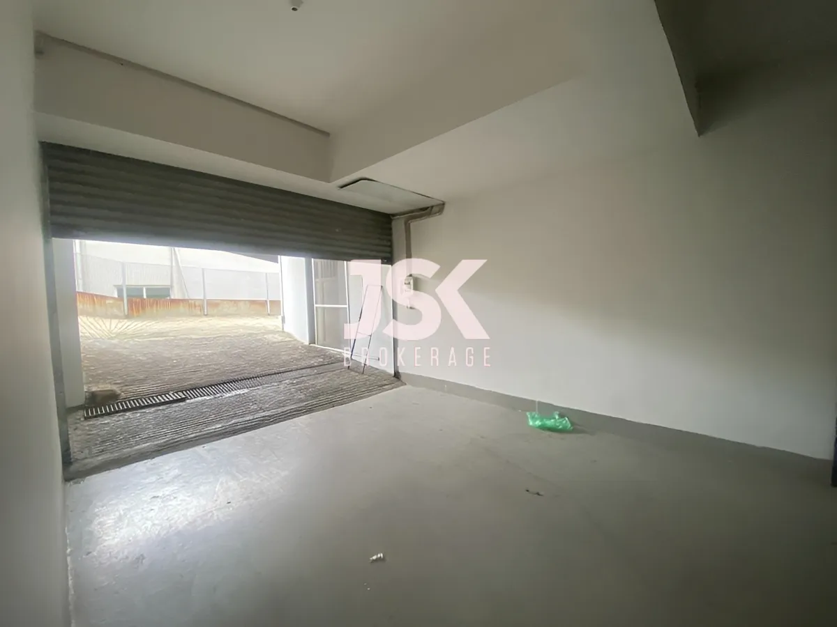 Warehouse for rent in Mazraat Yachoua