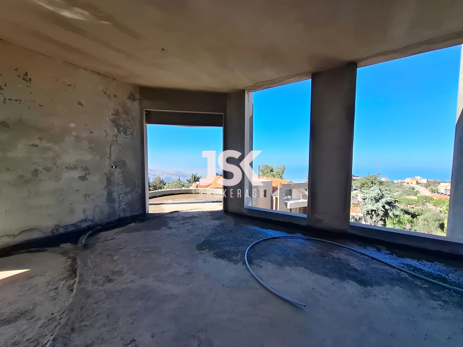 Building for Sale in Ballouneh