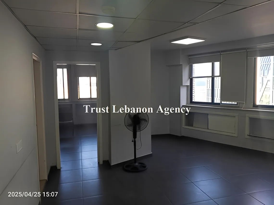 Office for rent in Hamra