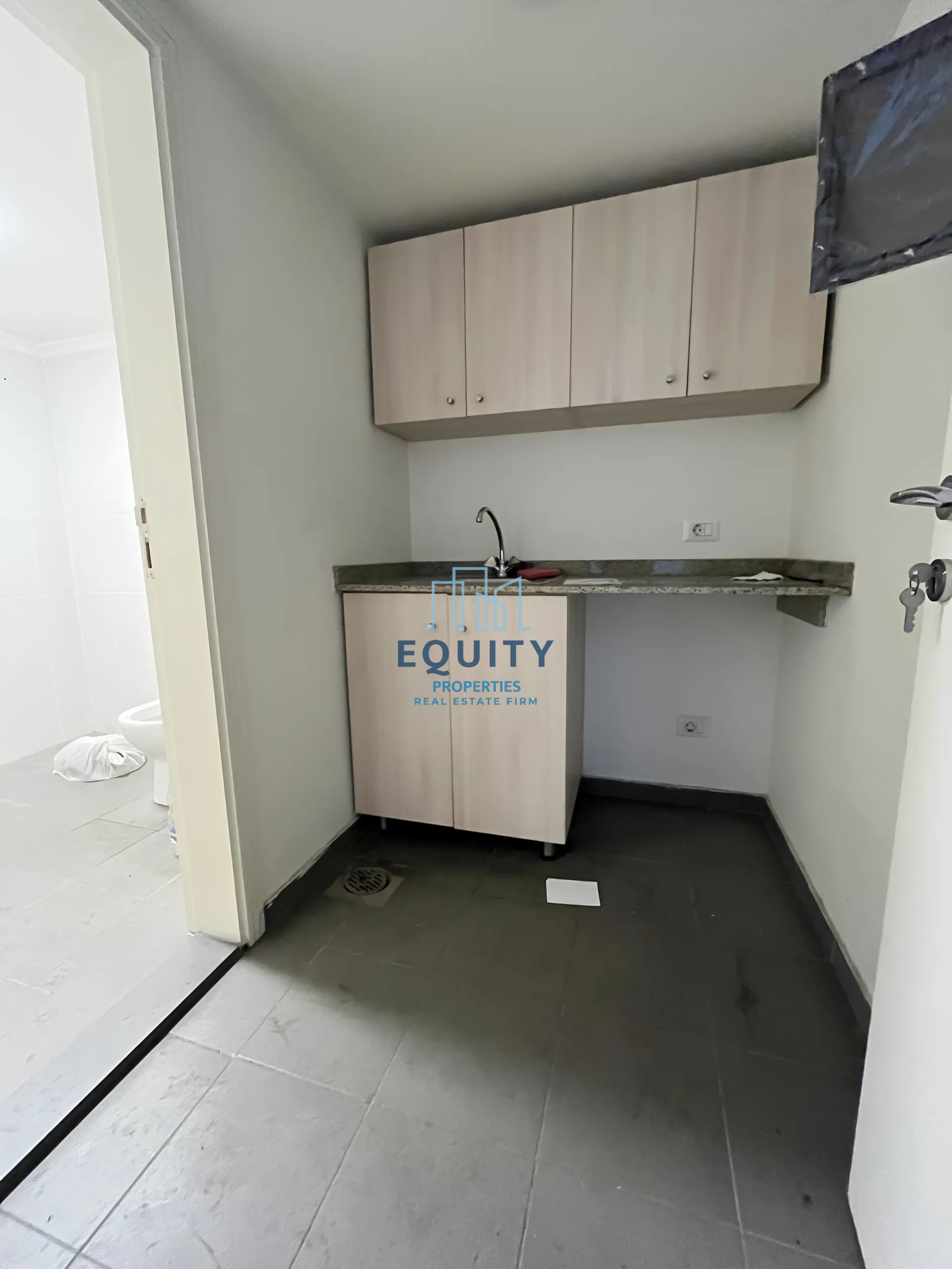 Office for rent in Zalka