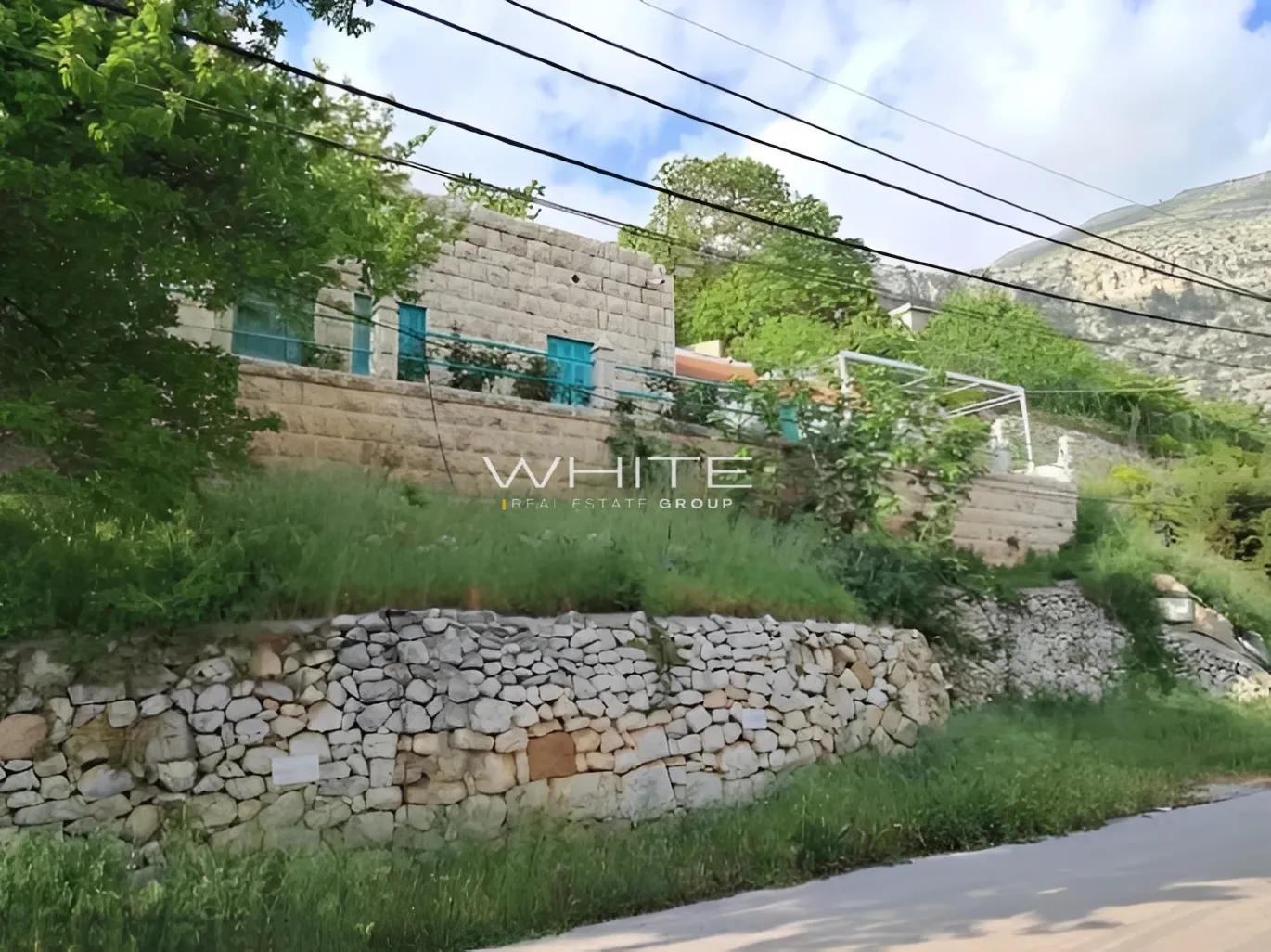 Shop For Sale in Ehden
