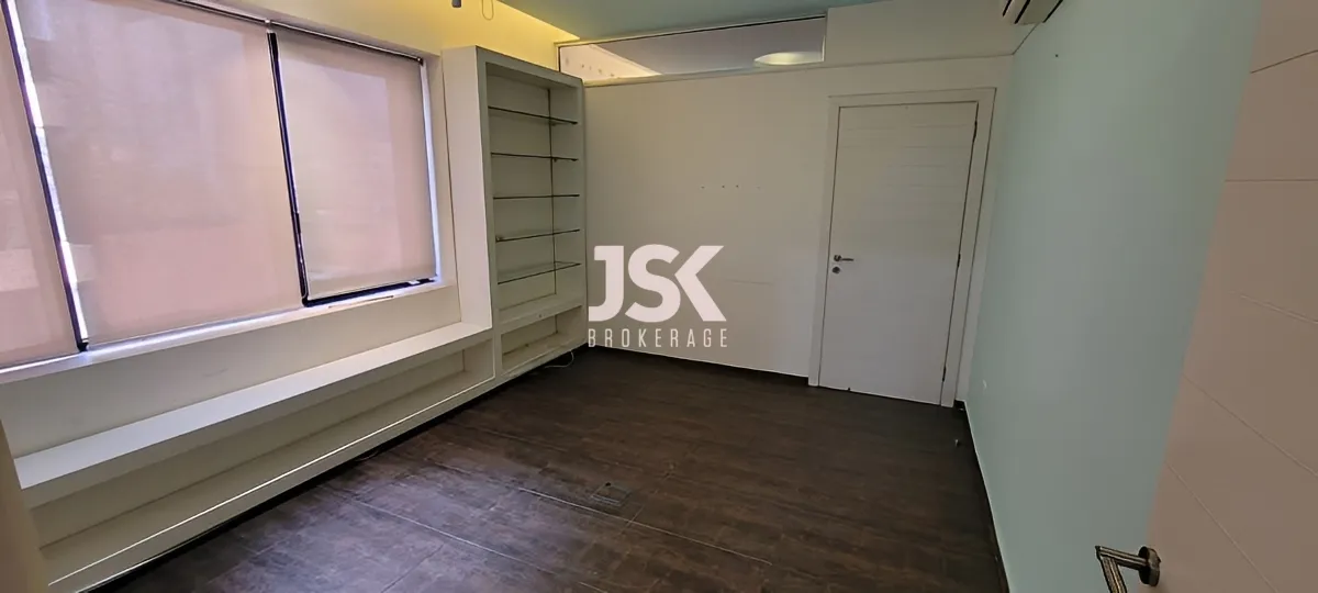 Office for rent in Sin El Fil