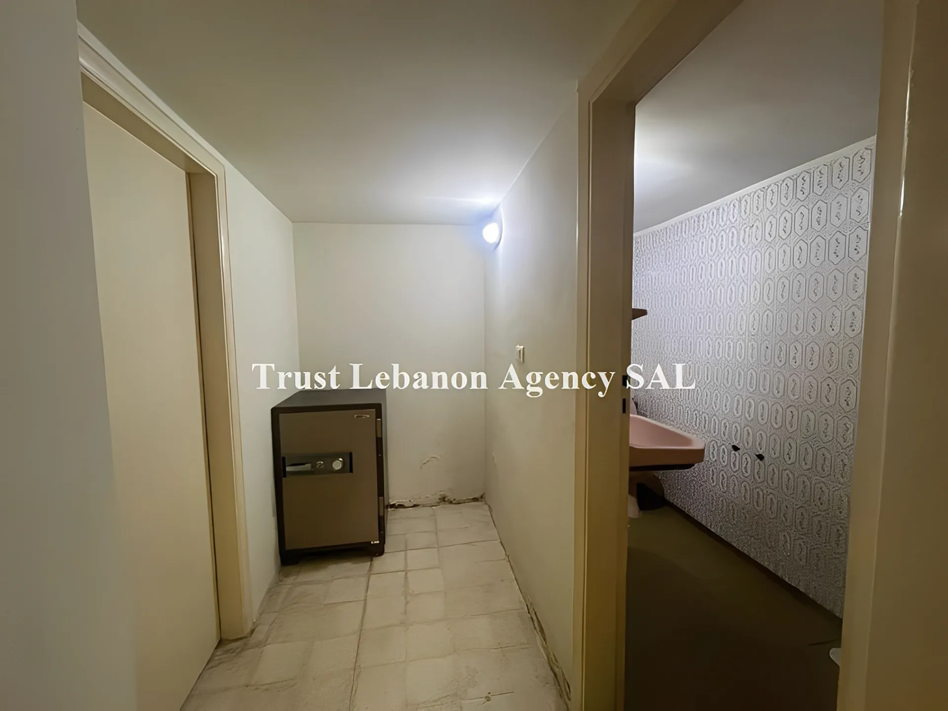 Office for rent in Metn, Zalka