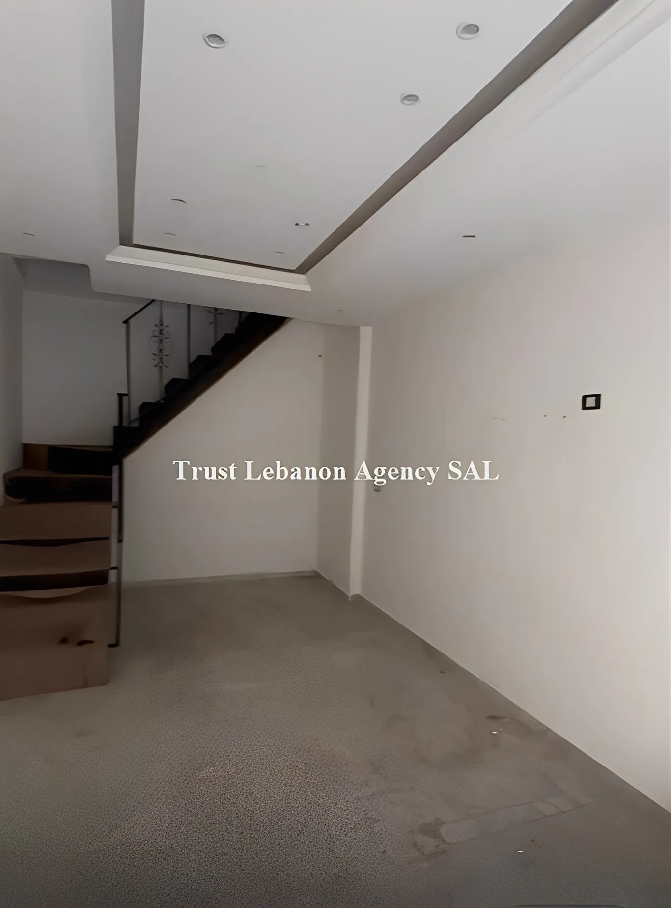 Shop for rent in Metn, Zalka