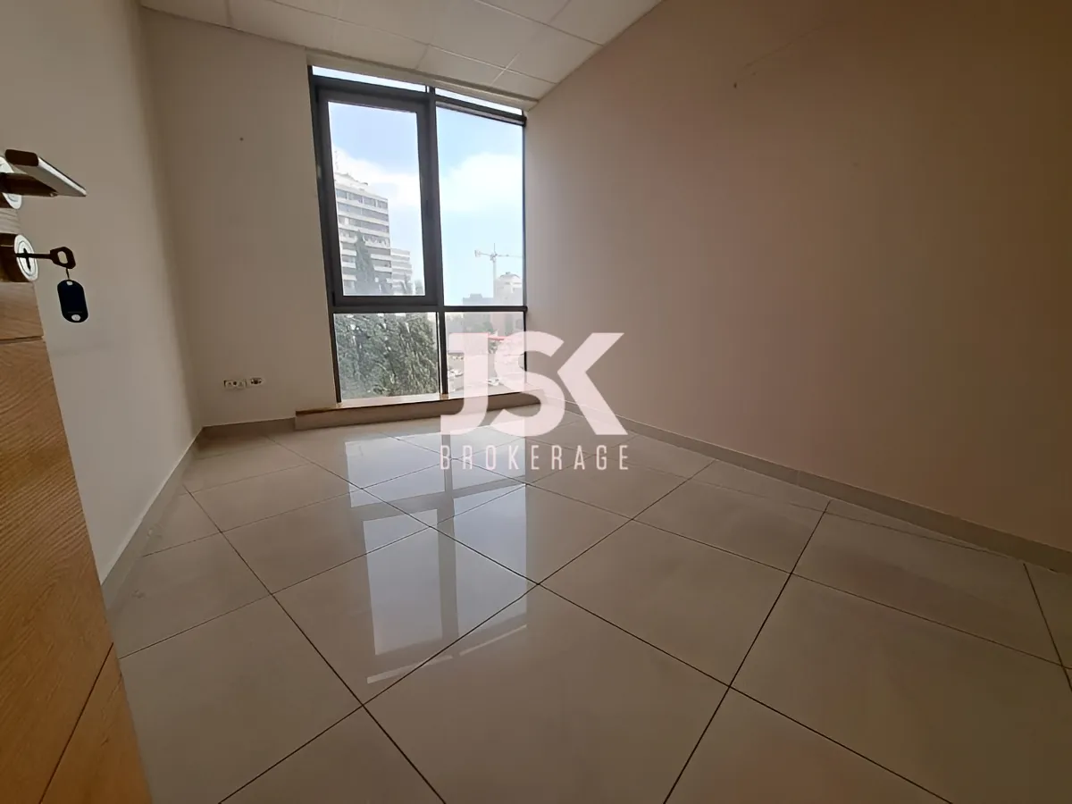 Office for rent in Dekwaneh