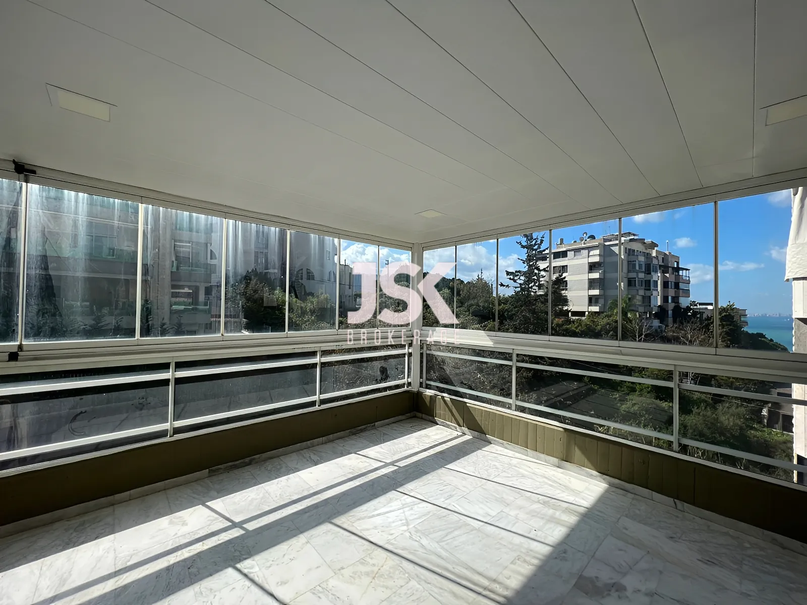 Apartment for Sale in Adma w Dafnah - 4 bed, 5 bath