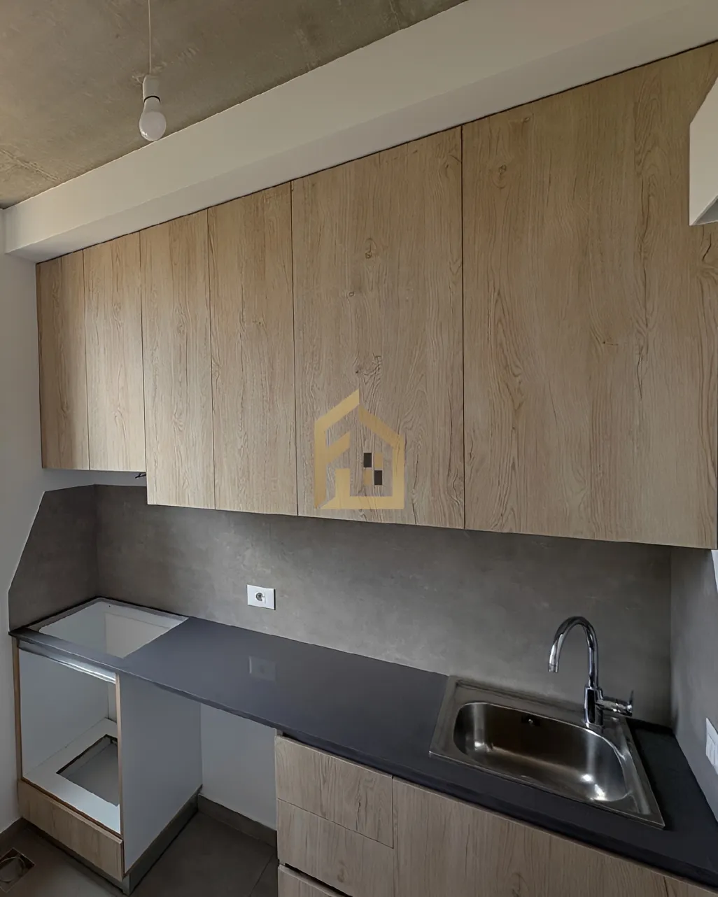 Apartment for rent in Hamra, Beirut, Lebanon - 2 bed, 2 bath