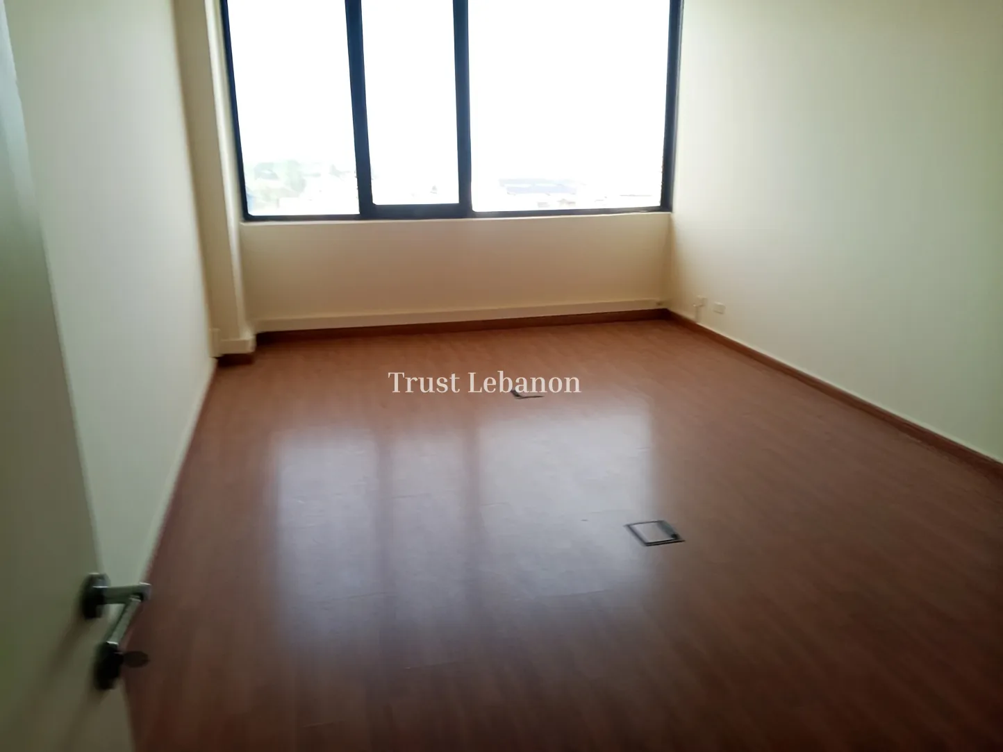 Office for rent in Daoura, Lebanon