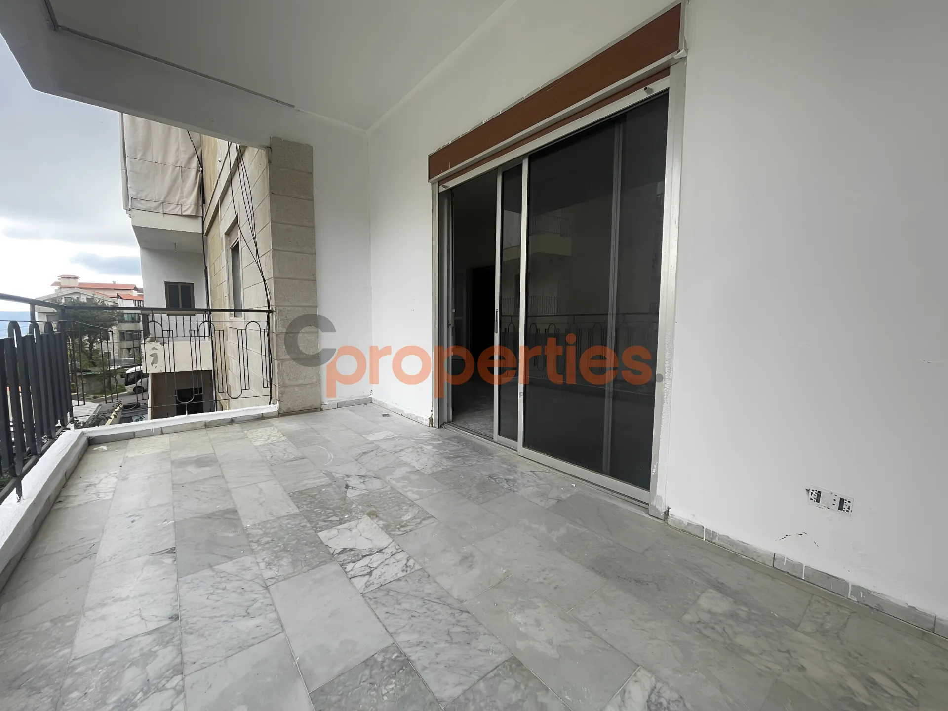 Apartment for Rent in Rayfoun