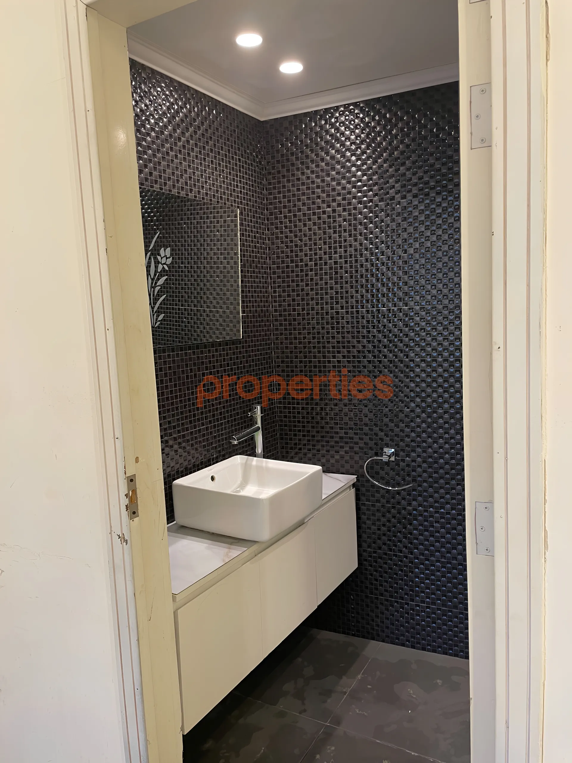 Office for Rent in Saifi Village
