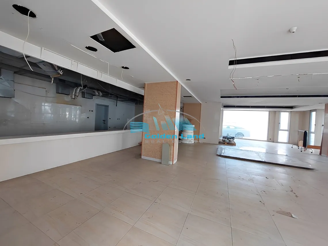 Showroom for rent in Dekwaneh