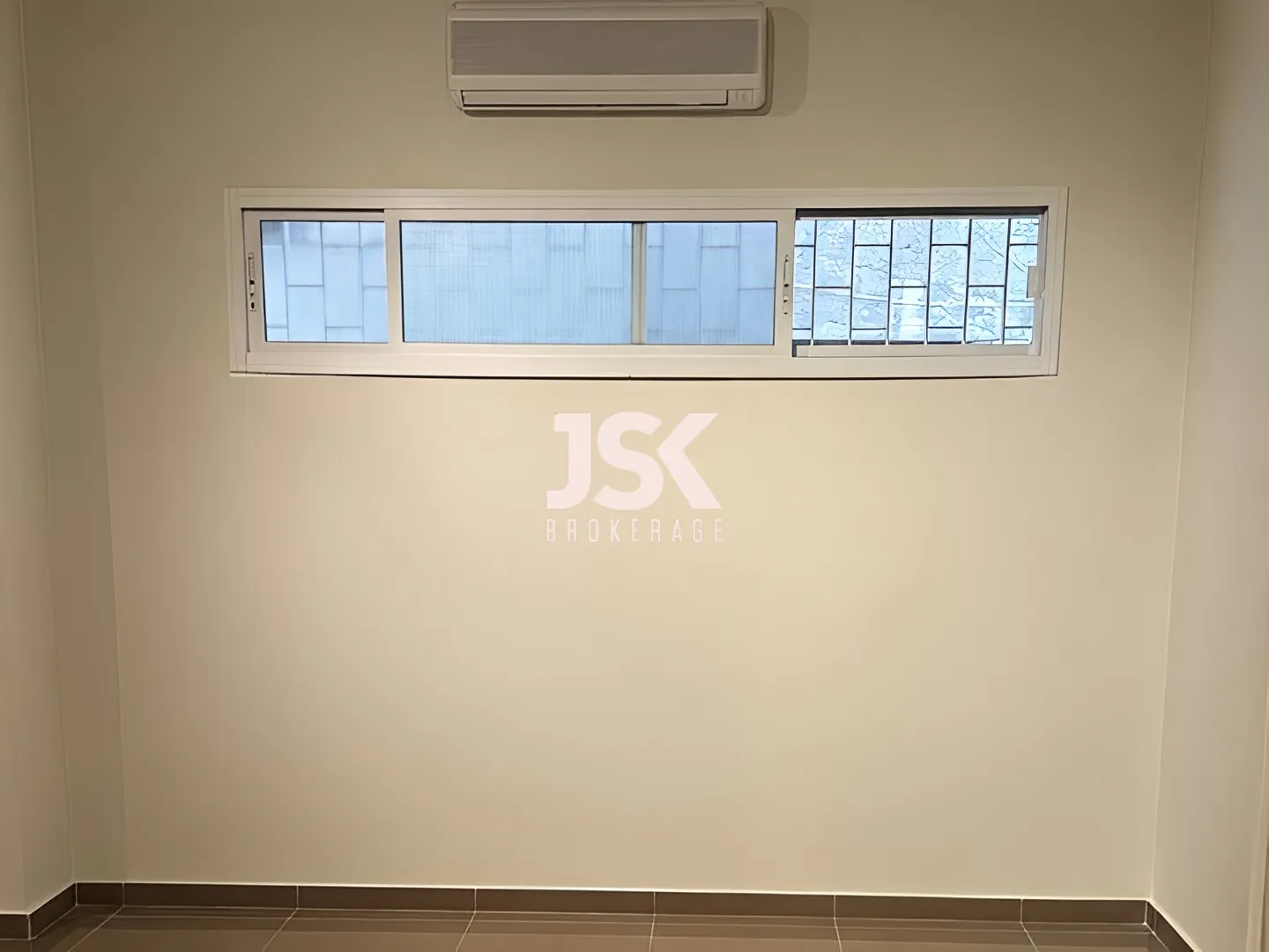 Shop for sale in Ain el remmeneh, baabda