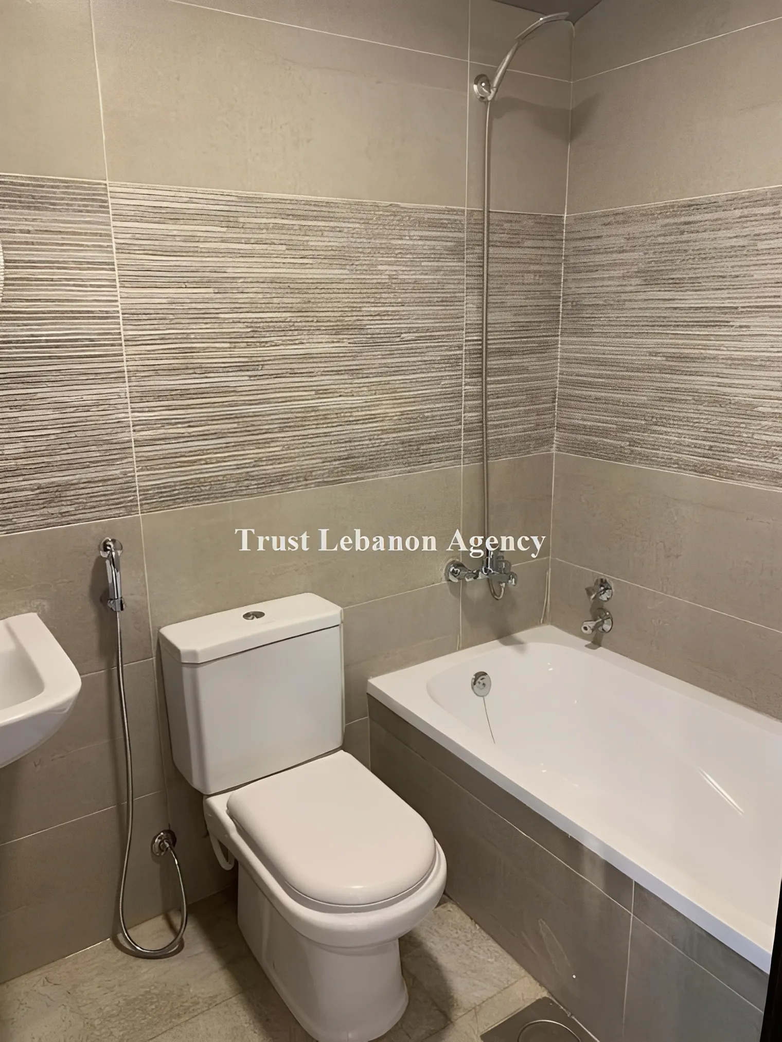 Apartment for Sale in Ain Al Jdedeh Alay Lebanon - 6 bed, 7 bath