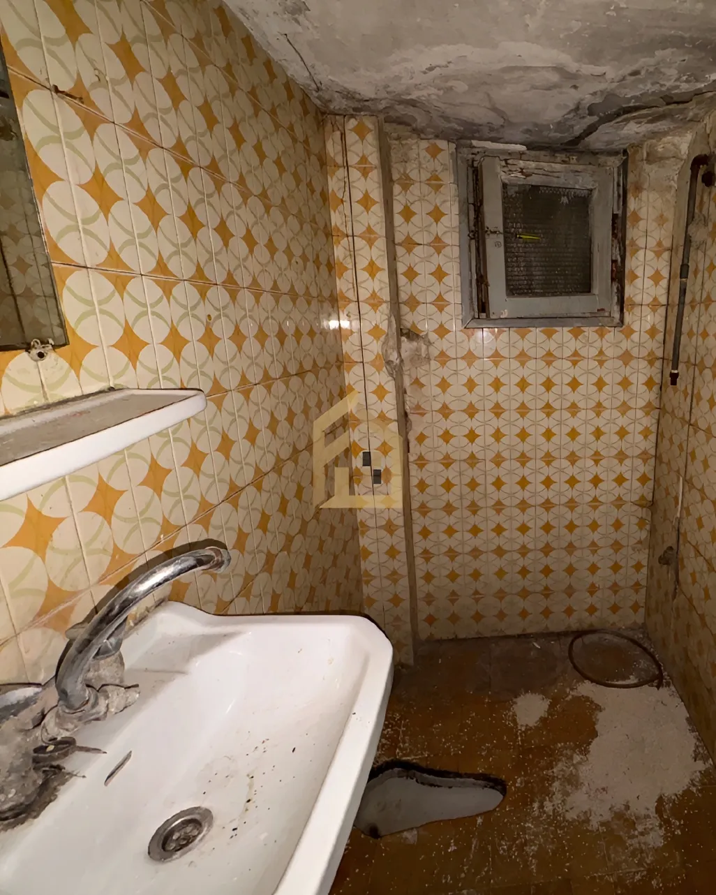Apartment for sale in Tarik El Jdideh, Bayrut, Lebanon - 3 bed, 2 bath