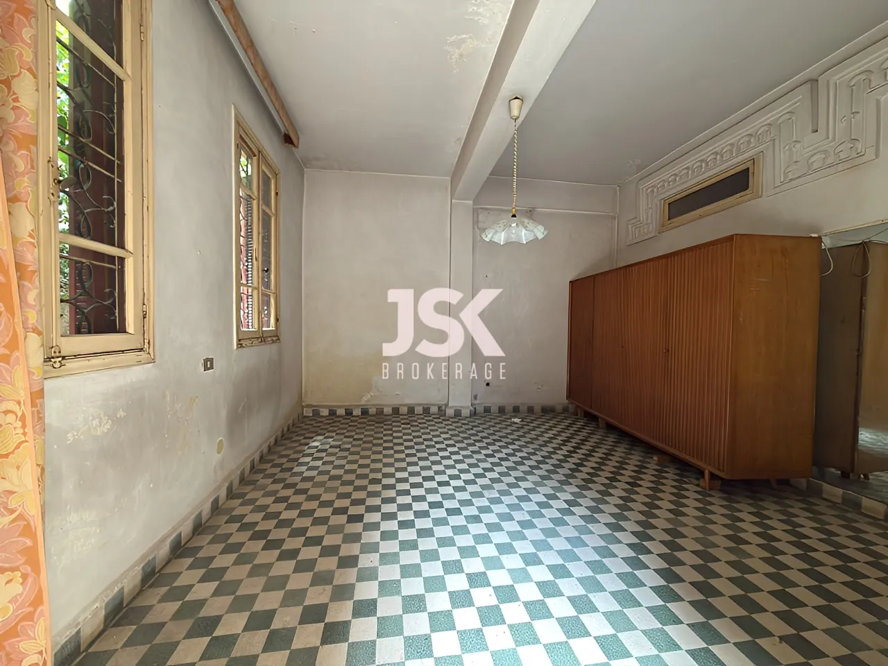 Building for Rent in Achrafieh