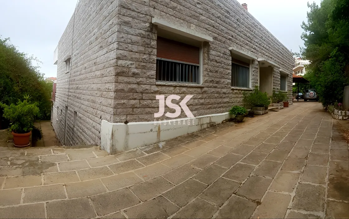 Villa for Sale in Ballouneh