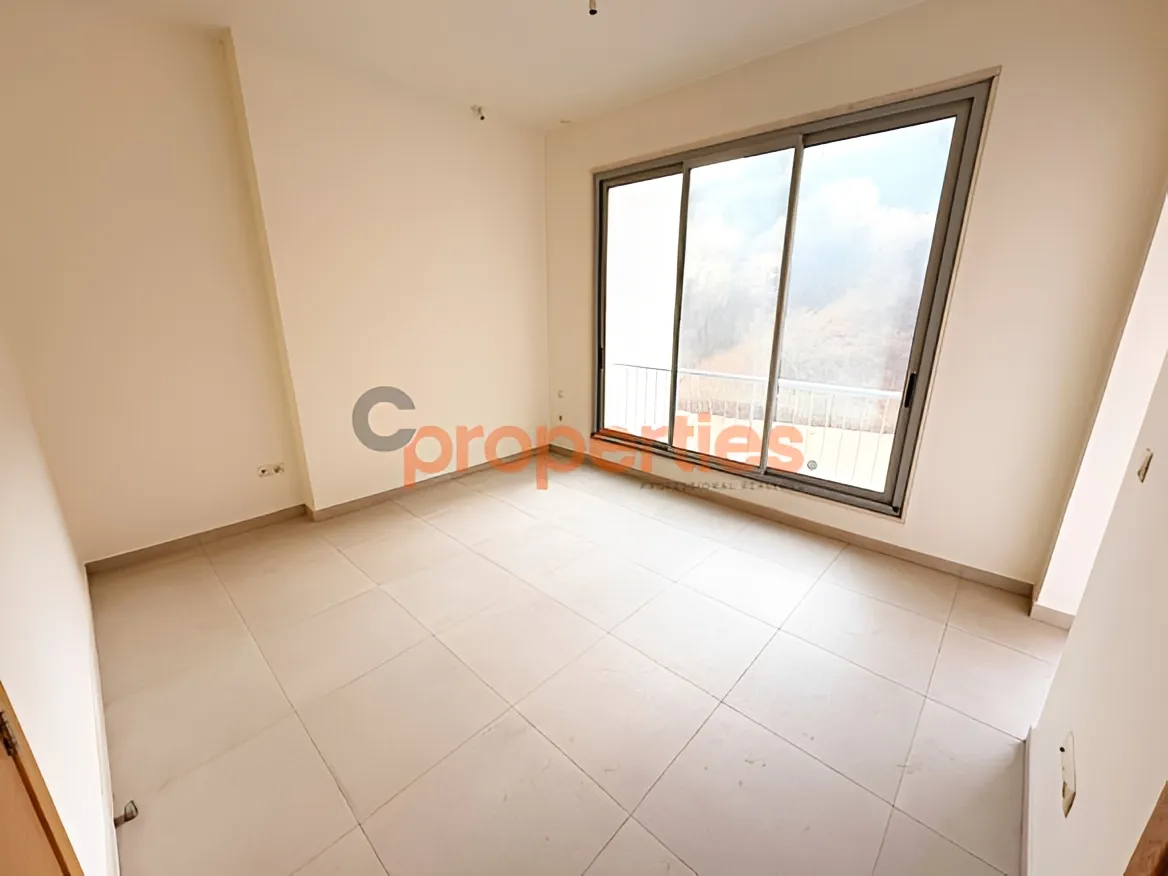 Apartment for Rent in Louaizeh