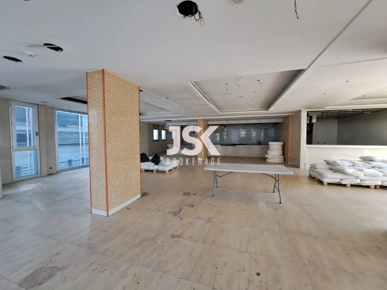 Building for Rent in Dekwaneh