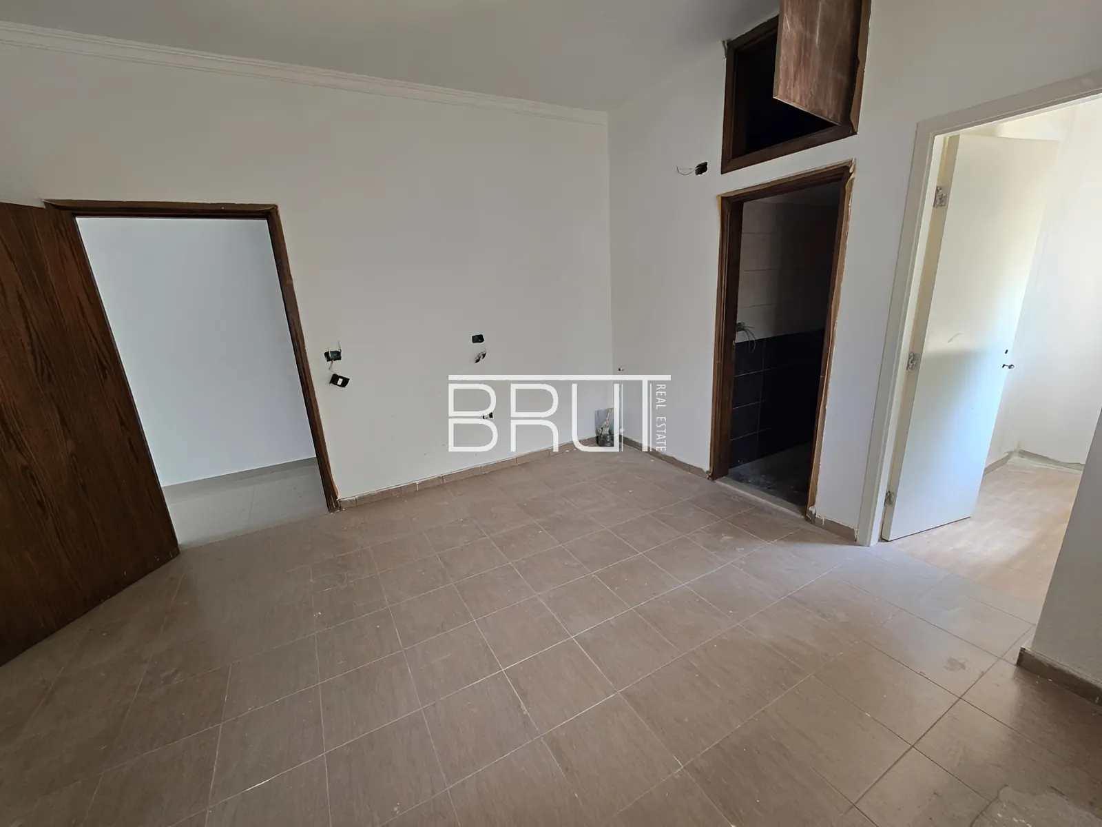 Apartment for Sale in Jeita - 4 bed, 3 bath