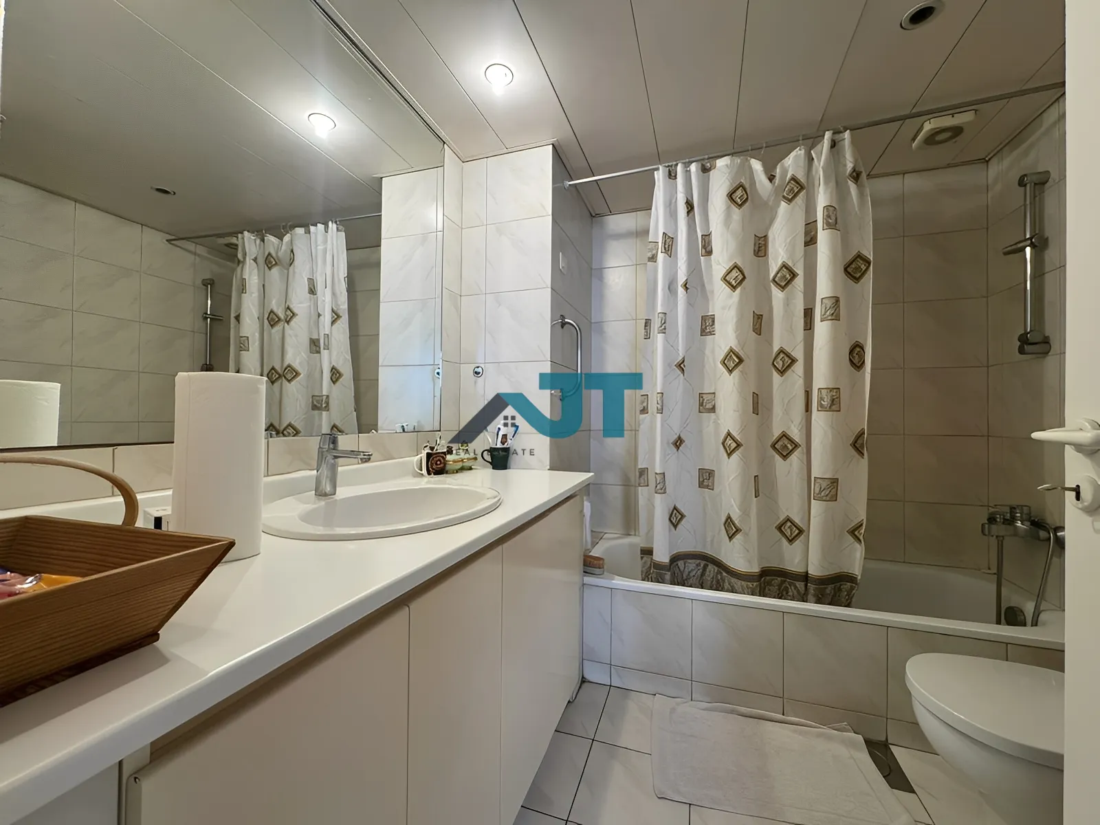 Apartment for Rent in Caree d'or, achrafieh