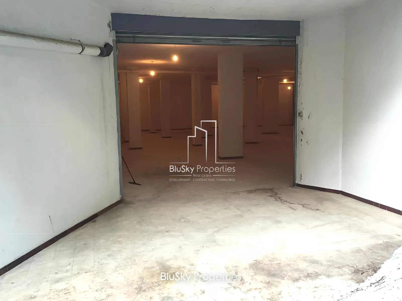 Warehouse for sale in Awkar